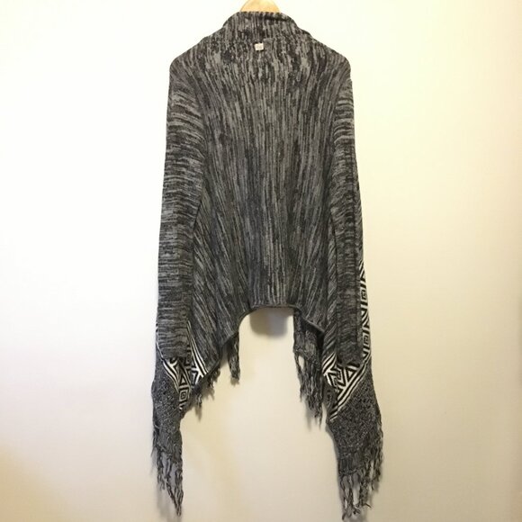 Billabong Boho Tasseled Beach Shawl Cardigan With Sleeves - Picture 3 of 16